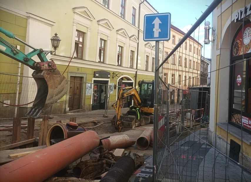 Hradeckým Kopečkem neprojedou auta ještě dva měsíce