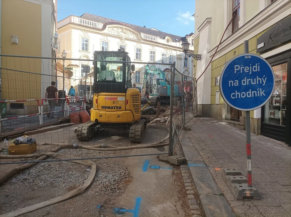 Hradeckým Kopečkem neprojedou auta ještě dva měsíce