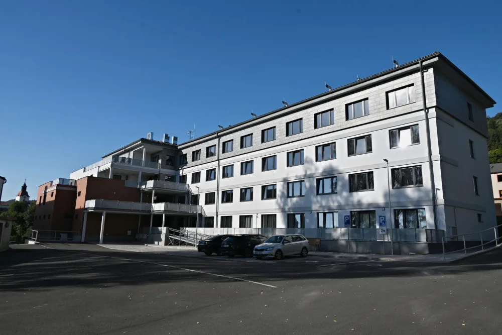 OBRAZEM: Hradecký kraj dokončil stavbu domova pro seniory v Žacléři za 166 milionů