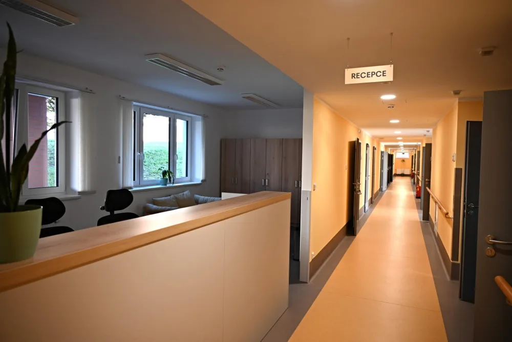 OBRAZEM: Hradecký kraj dokončil stavbu domova pro seniory v Žacléři za 166 milionů