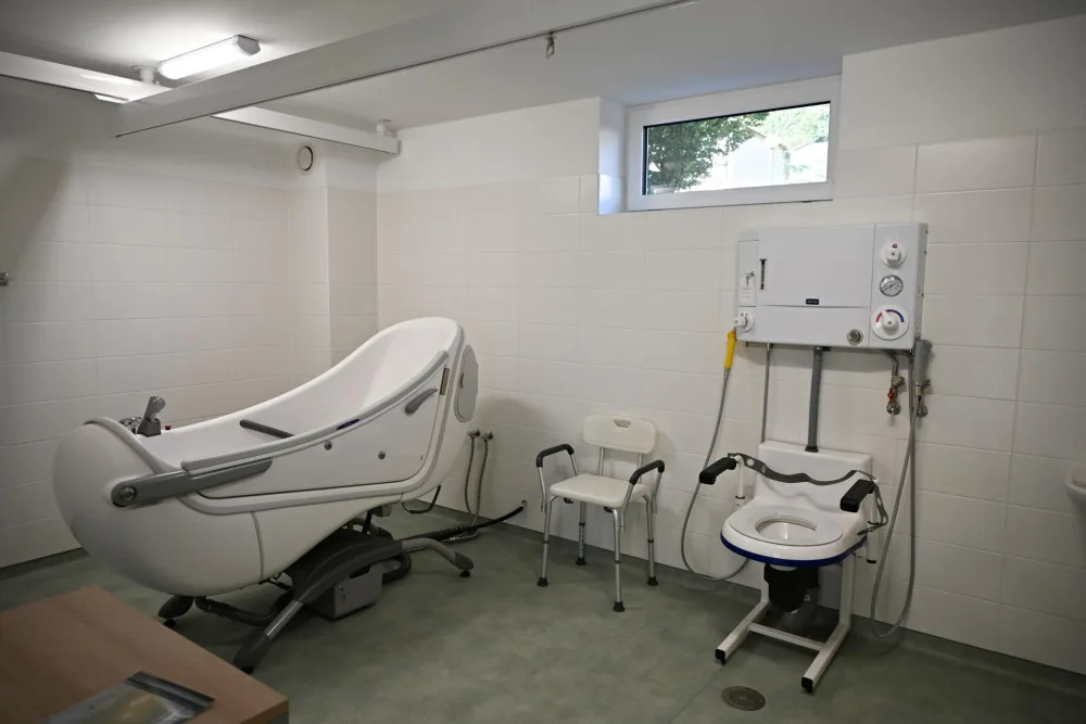 OBRAZEM: Hradecký kraj dokončil stavbu domova pro seniory v Žacléři za 166 milionů