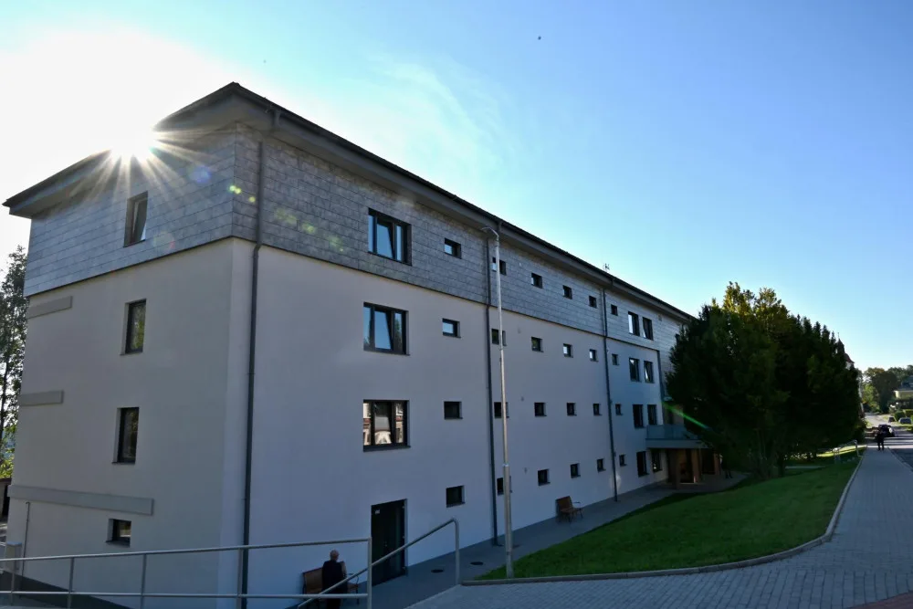 OBRAZEM: Hradecký kraj dokončil stavbu domova pro seniory v Žacléři za 166 milionů