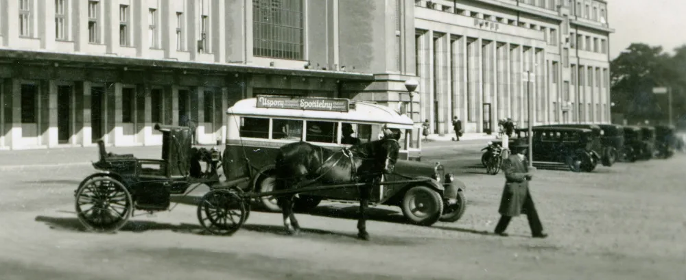 Dopravní podnik v Hradci Králové oslaví 95 let od založení. Do ulic vyjedou historické vozy