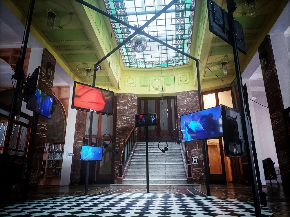 Na výstavě v hradecké galerii moderního umění zvolí návštěvníci nejlepší dílo