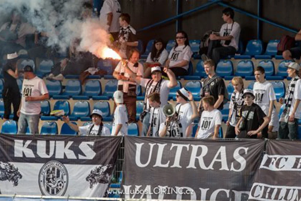 Někdo půjde dneska v Hradci na fotbal, někdo na hokej, stihnout se dá obojí