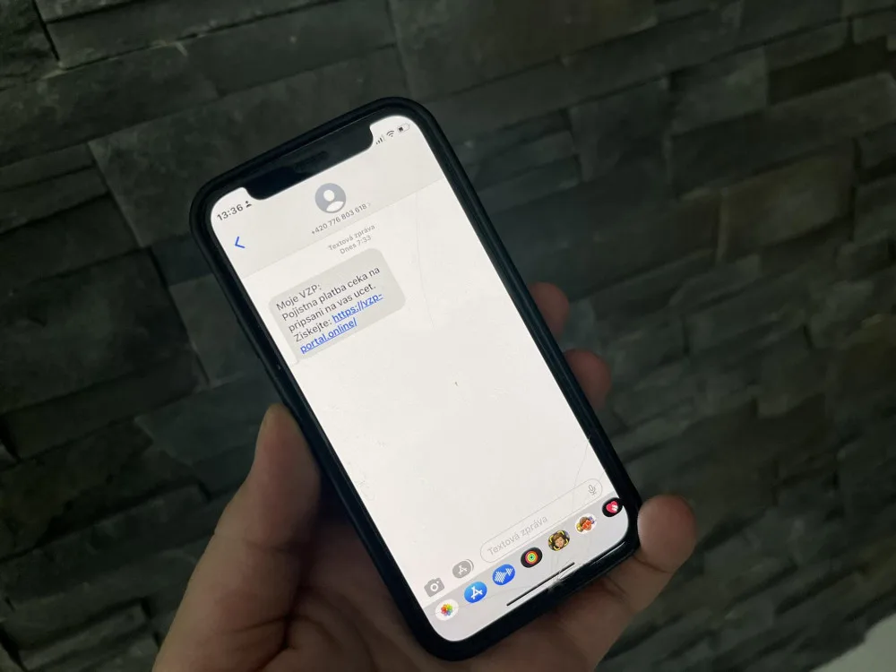 VZP varuje před podvodnými SMS zprávami. Lákají na výplatu peněz