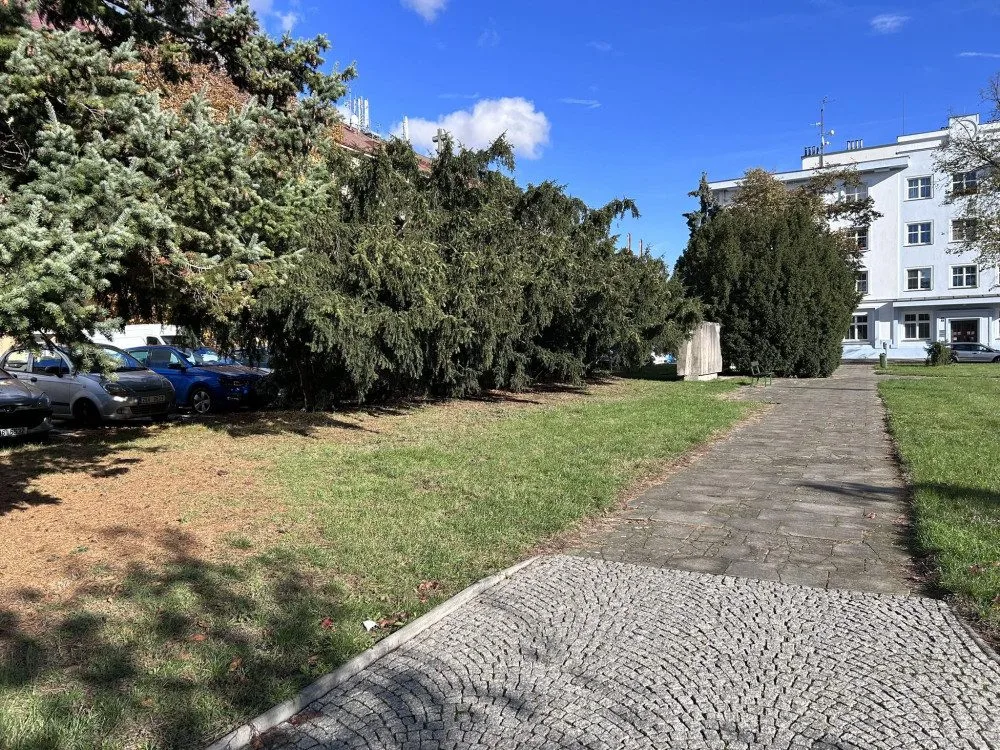 Hradec Králové přebuduje prostor vedle křižovatky Koruna. Dopravu zatím řešit nebude
