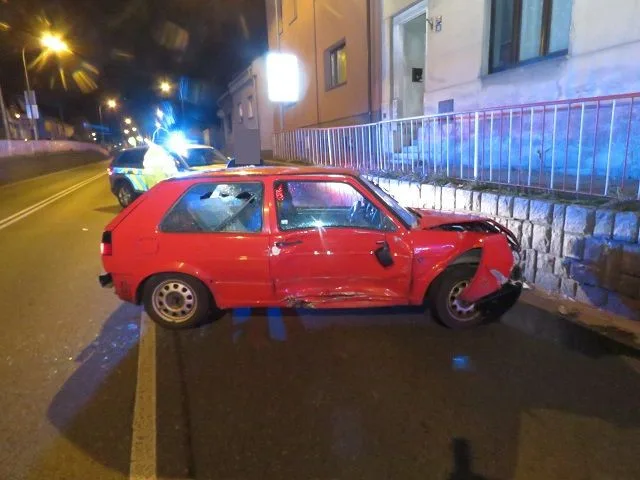 Opilý řidič se pokusil ujet policejní hlídce. Hradcem Králové uháněl rychlostí 120 kilometrů v hodině