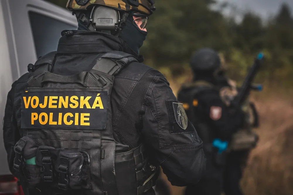 Vojenská policie a NCOZ dnes zasahovala na několika místech. Včetně hradecké společnosti PORR