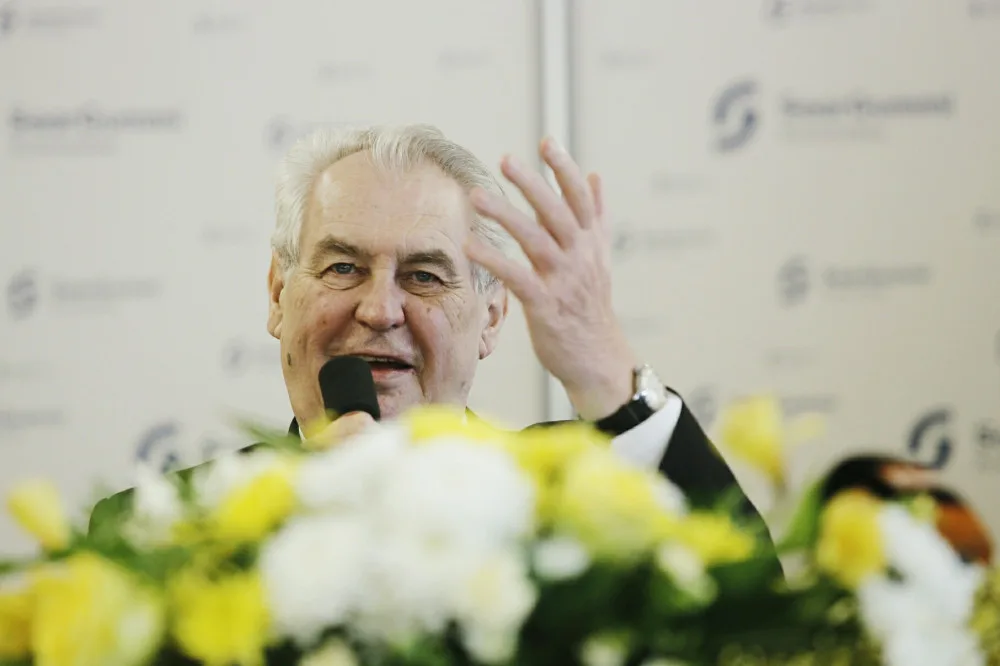 V hradeckém kraji byl naposledy prezident v roce 2017. Zemana vítalo několik stovek lidí