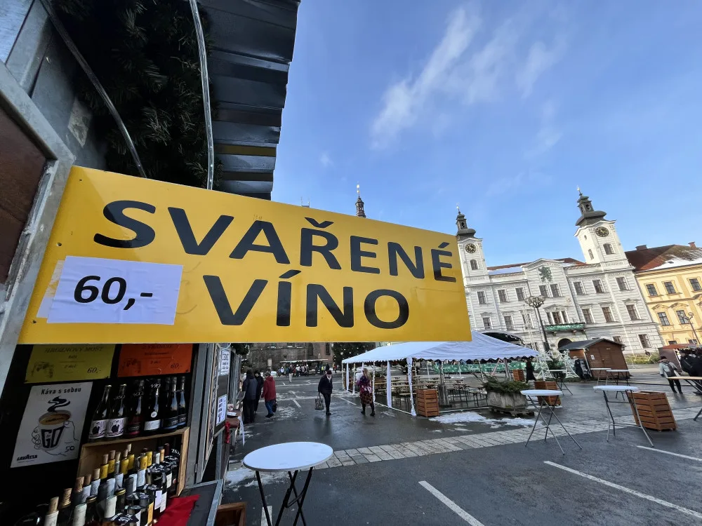 ANKETA: Svařák za šedesát, punč za padesát korun, v Hradci začaly vánoční trhy