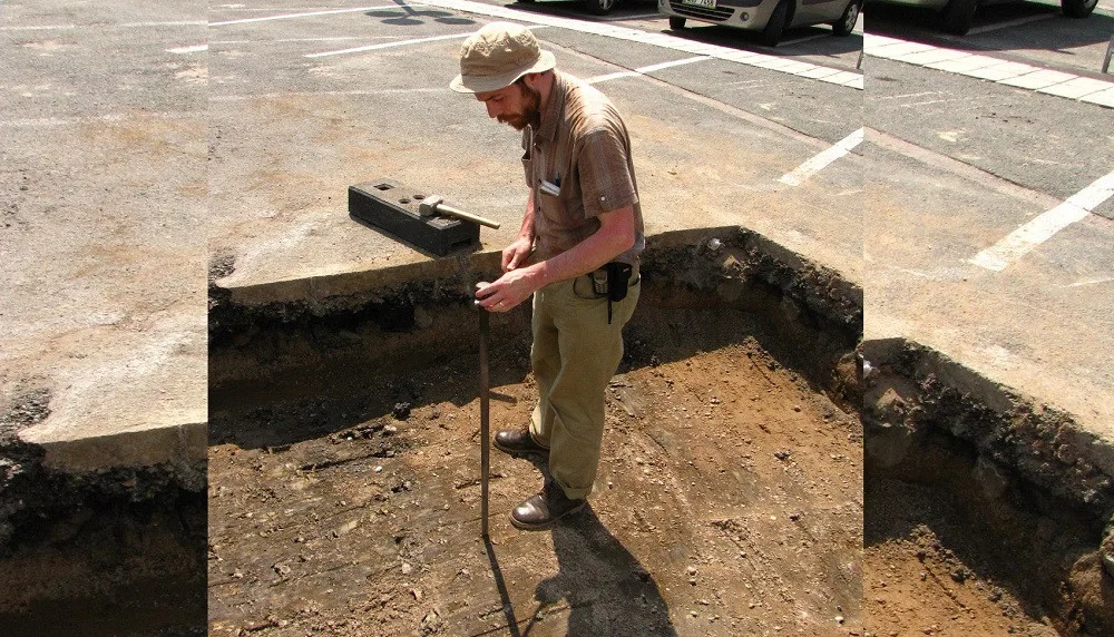 Někdy je lepší do země nekopat, říká archeolog Radek Bláha