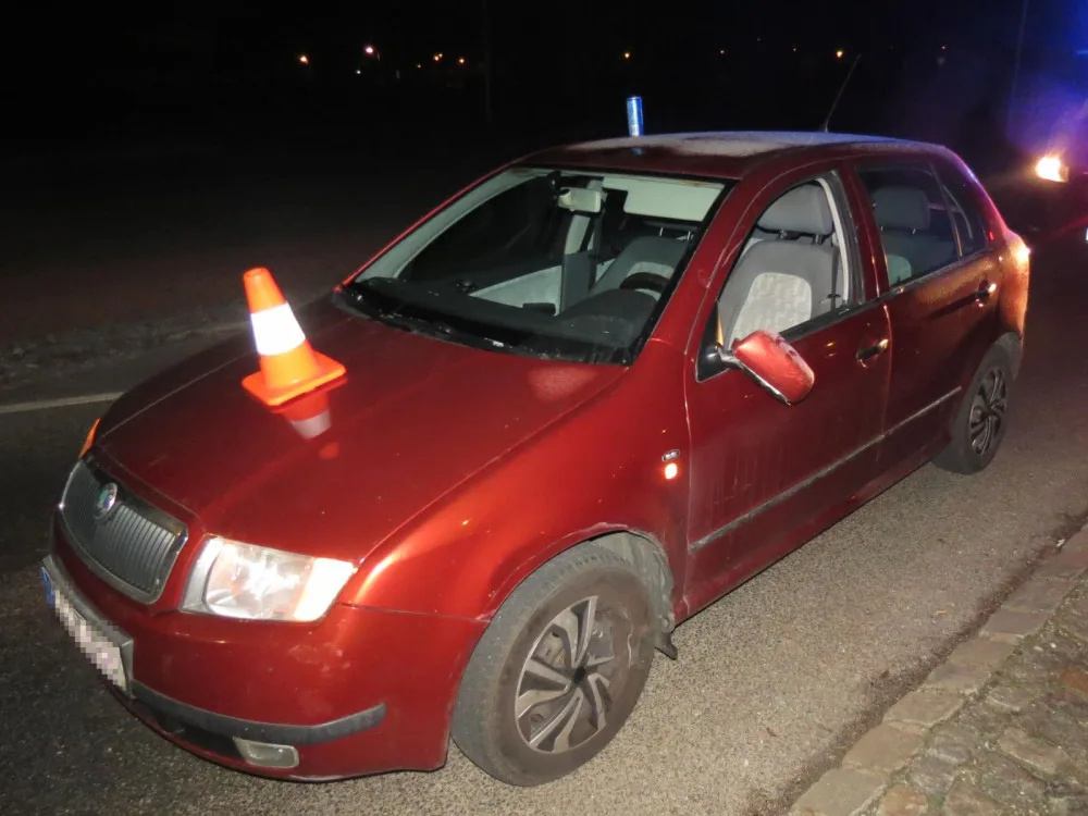 Řidič pod vlivem způsobil dopravní nehodu. Zavolal na sebe policii