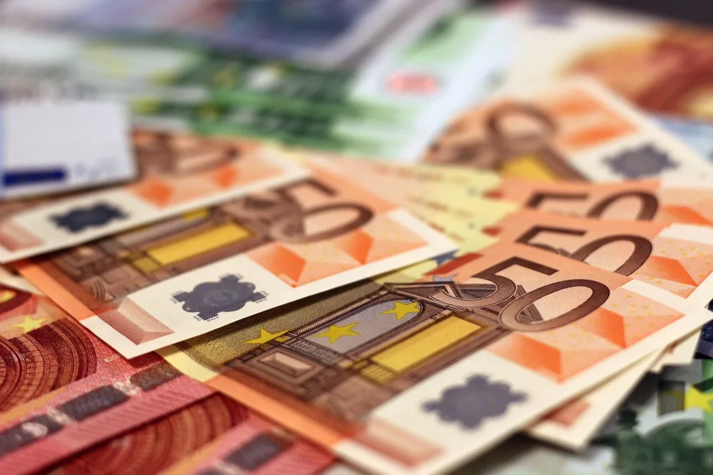 Vláda projedná materiál o zavedení eura. Česká národní banka ho zatím nedoporučuje