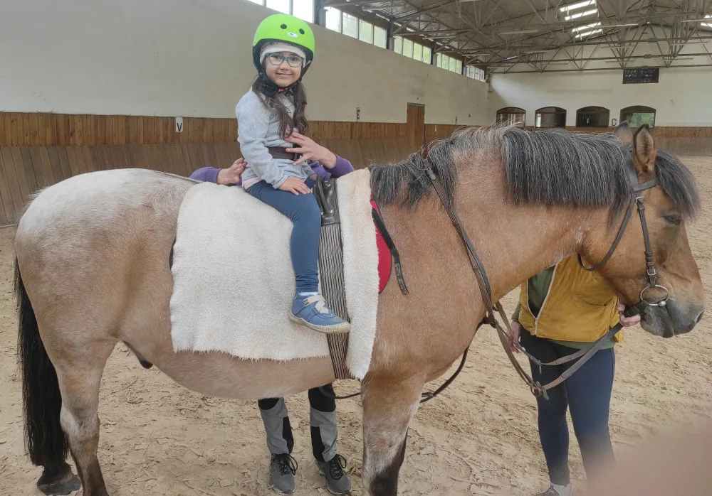 Předčasný příchod na svět, nízká porodní váha, krvácení do mozku. Přesto díky lásce a péči rodičů dělá Maruška obrovské pokroky