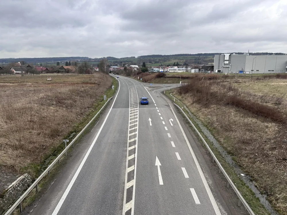 Na hlavním tahu z Hradce do Jičína se postaví kruhový objezd. Zkomplikuje dopravu kolem Hořic