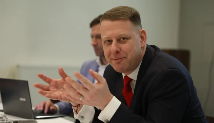 KOMENTÁŘ: Nenažraní agrobaroni mlaskají čím dál hlasitěji