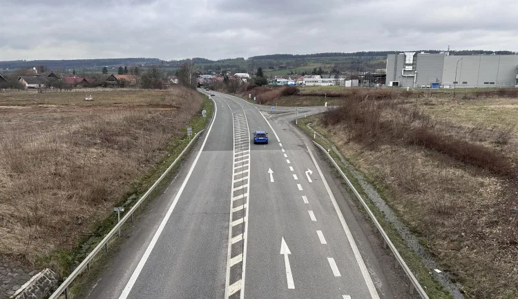 Silničáři posunuli stavbu kruhového objezdu u Hořic. Omezí dopravu na hlavním tahu a zavře příjezd do města