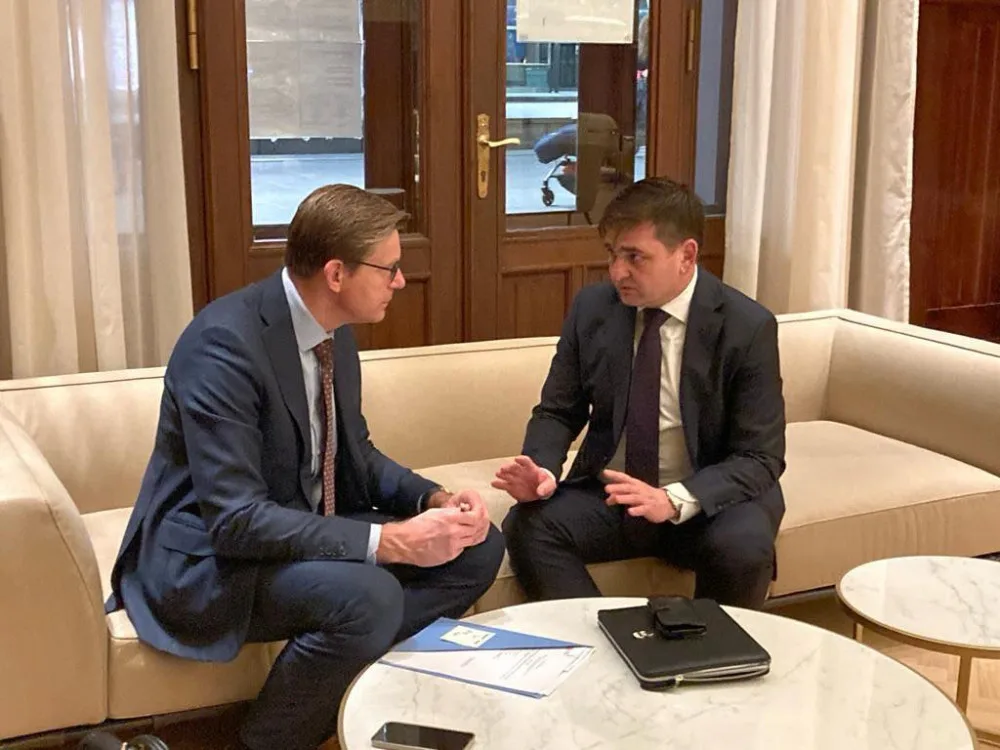 O investicích do krajské silniční a železniční sítě s hejtmanem v Královéhradeckého kraje