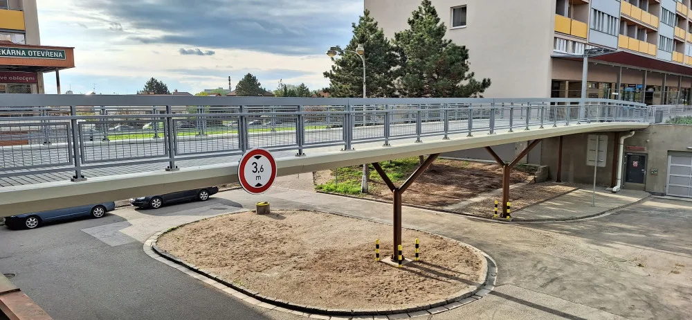 Na Benešově třídě v Hradci Králové otevřeli novou lávku za více než deset milionů