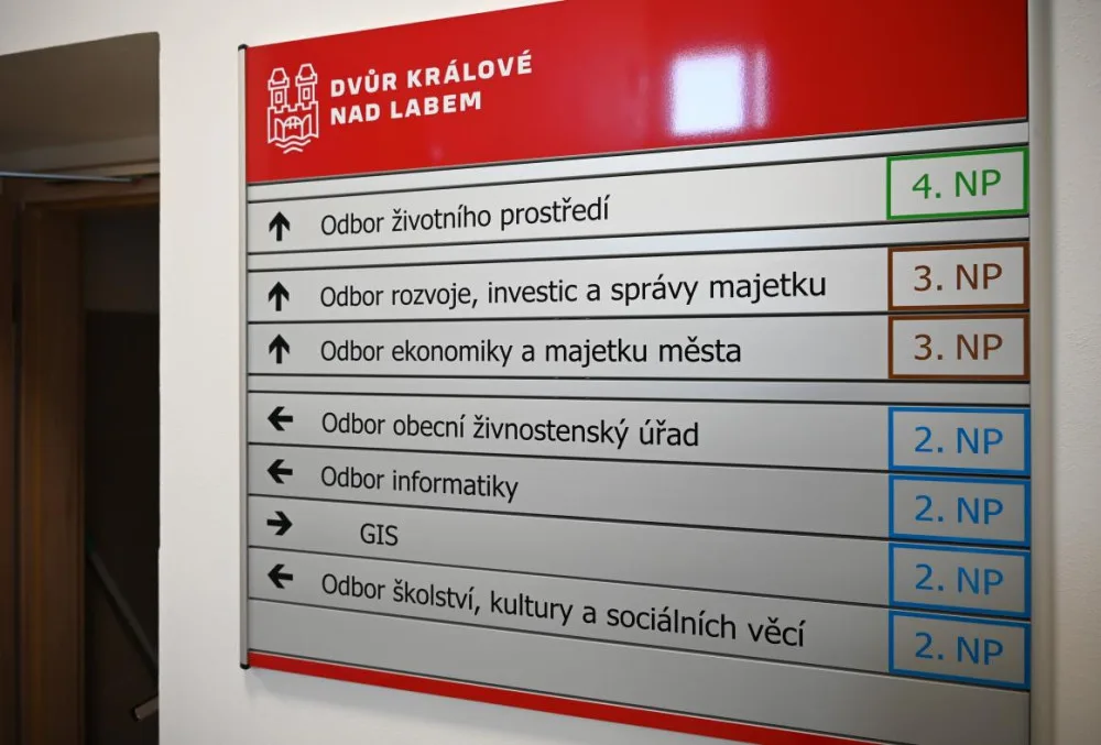 Dvůr Králové dokončil opravu bývalé ZŠ Komenského. Změnila se v administrativní budovu úřadu