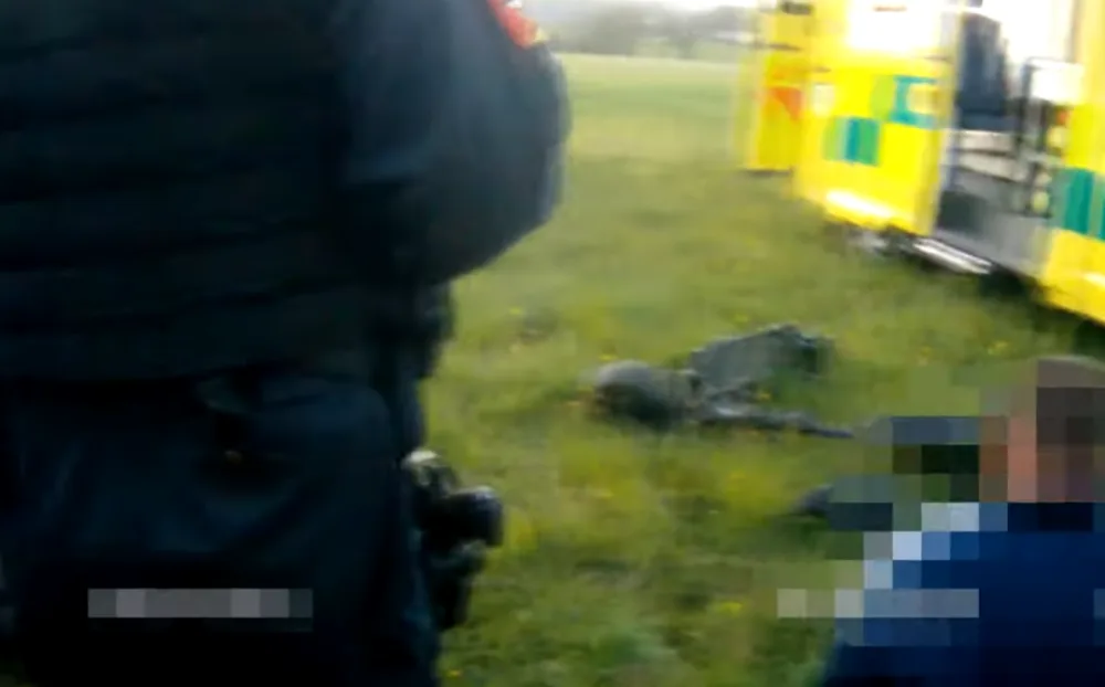 Muž se snažil ujet policistům na elektrokoloběžce. Skončil v nemocnici a následně ve vězení