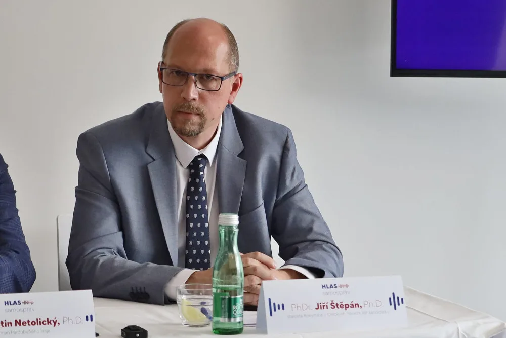 Lídrem koalice Hlas samospráv v čele se SOCDEM je exhejtman Štěpán
