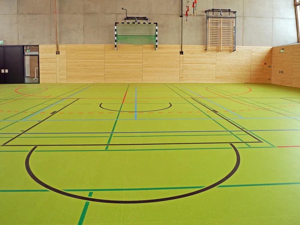 Sportovní hala v Jičíně dostane novou podlahu za více než jeden milion korun