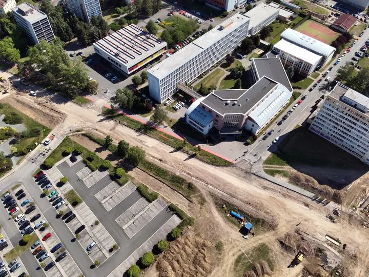 Hradecká ulice v Hradci bude opravena důkladněji