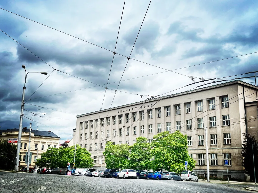 U hradeckého krajského soudu se do stávky zapojila drtivá většina zaměstnanců