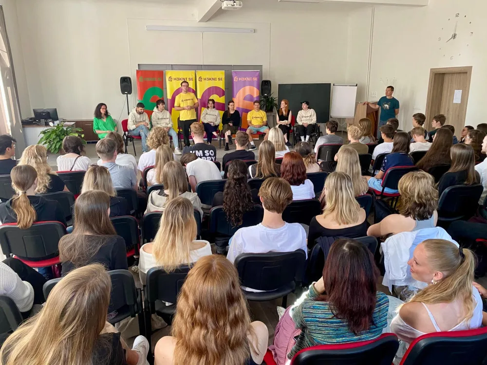 Krkonošské gymnázium ve Vrchlabí je prvním v kraji, které se zapojilo do projektu H3KNISE