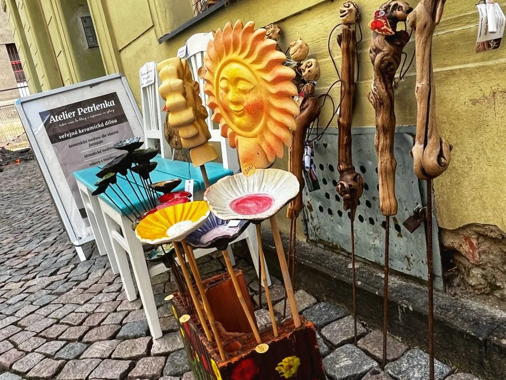 Keramici i malíři nechají o víkendu nahlédnout pod pokličku svého umění
