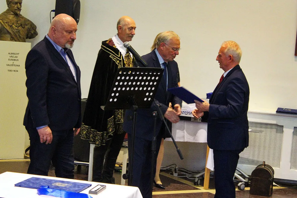 Jičín prodloužil spolupráce s partnerskými městy. K podpisu došlo na Valdštejnských slavnostech