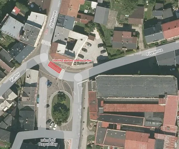 Dvůr