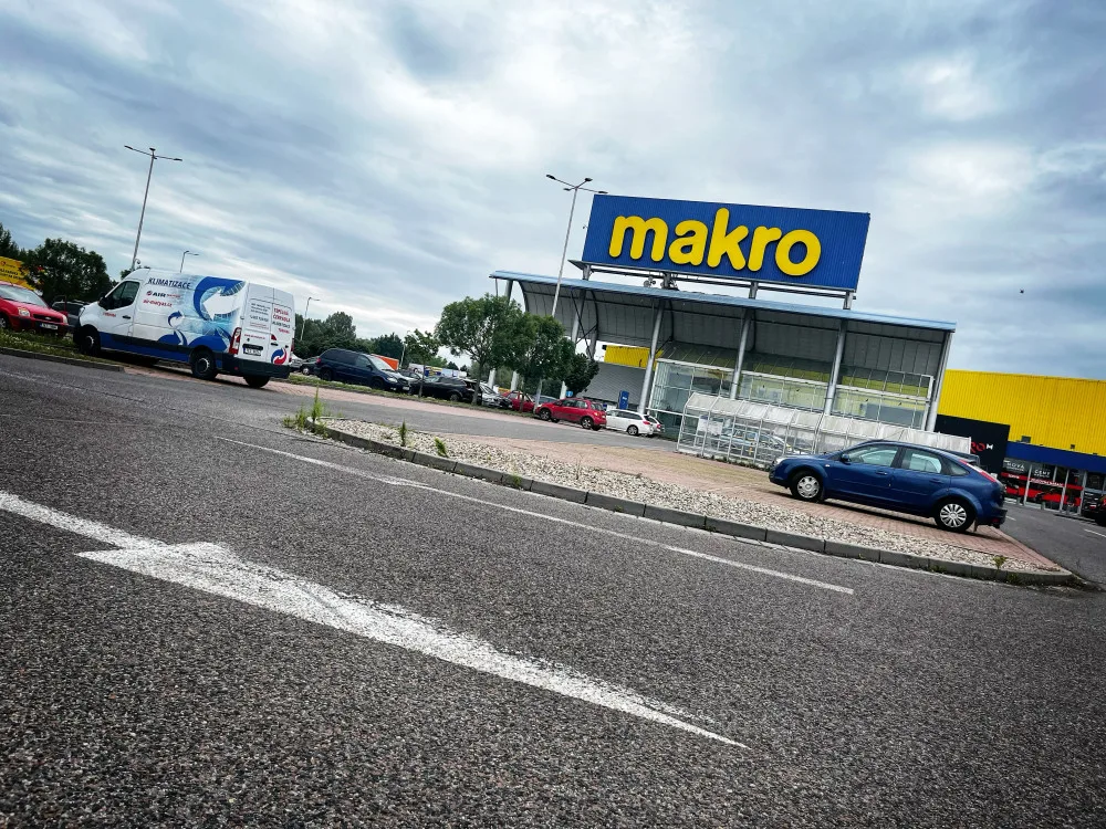 Hradecké Tesco a Makro spojí silnice, její stavba právě začíná
