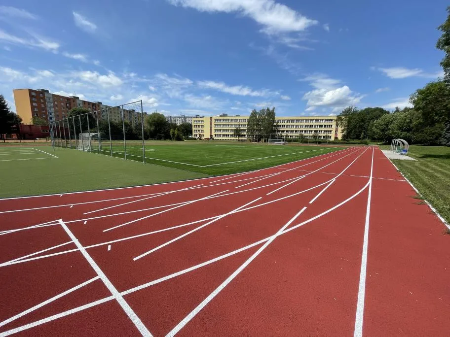 Trutnov dokončil rekonstrukci sportovního hřiště. Bude sloužit i veřejnosti