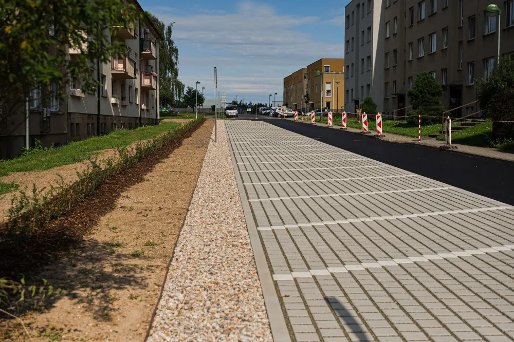 Zborovská ulice v Hořicích má nový povrch i parkovací místa