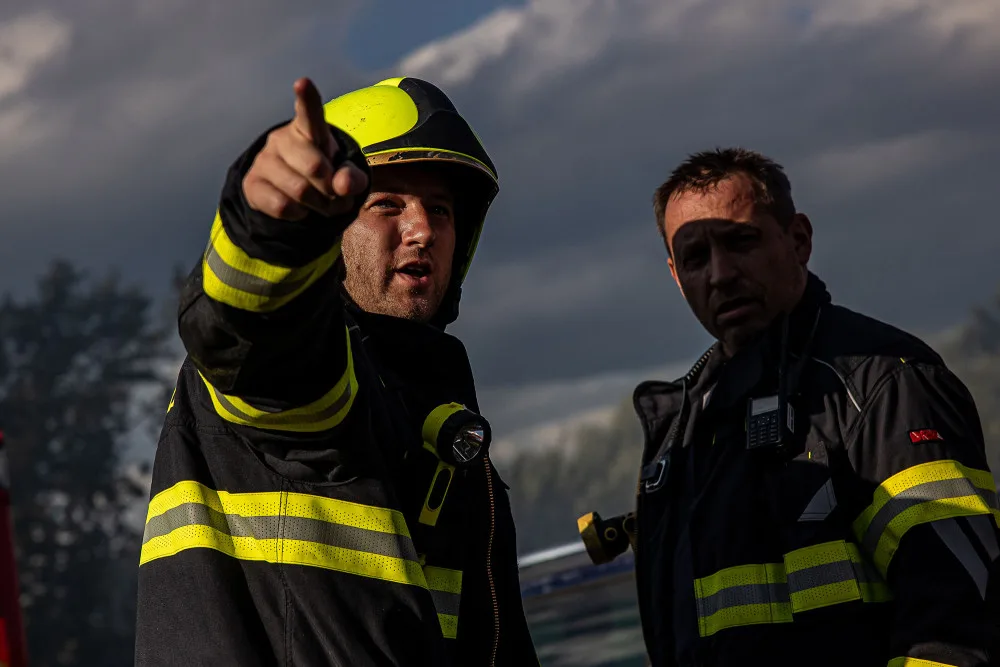 Desítky hasičů uháněly krotit plameny do Velkého Třebešova