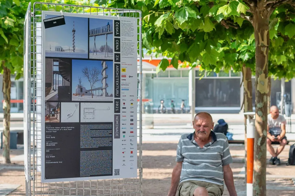 Výstava v Červeném Kostelci zachycuje největší architektonické skvosty v hradeckém kraji
