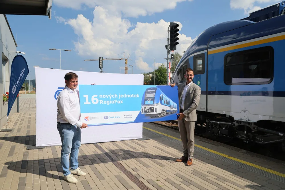 FOTO: Modernizace na kolejích. Královéhradecký kraj zavádí nové motorové vlaky RegioFox