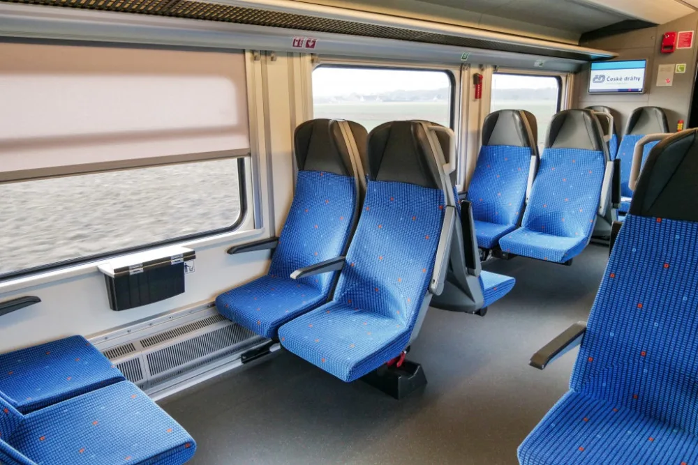 FOTO: Modernizace na kolejích. Královéhradecký kraj zavádí nové motorové vlaky RegioFox