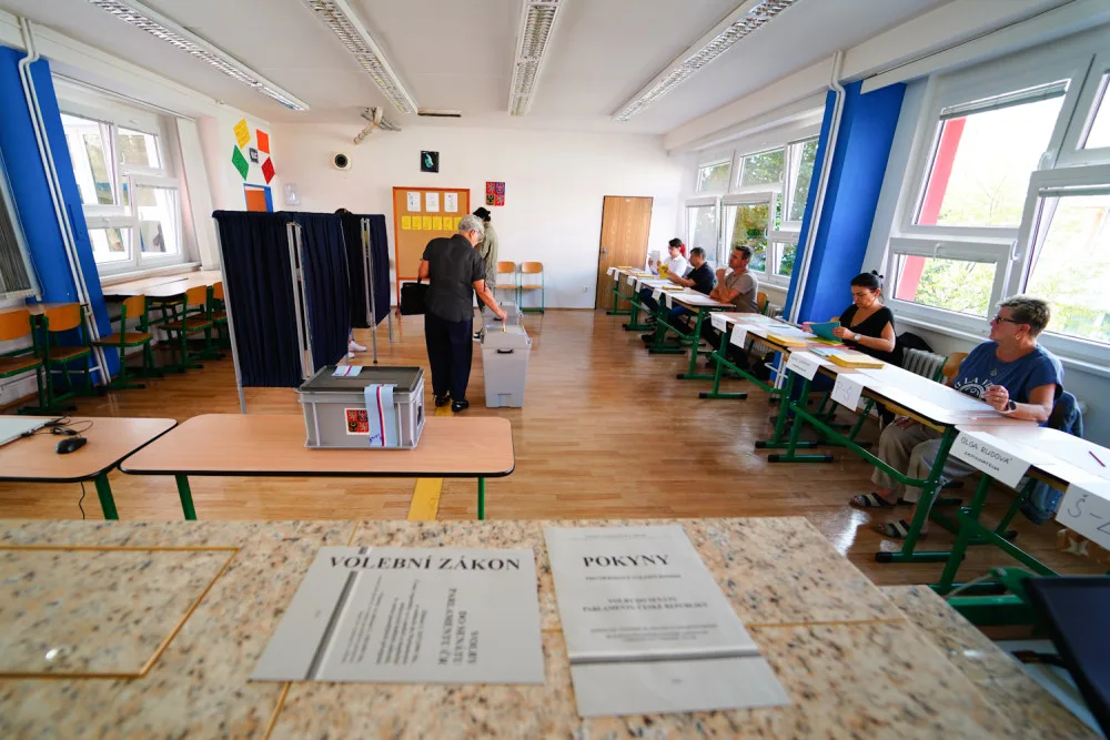 Volební místnosti se uzavřely. Začalo sčítání.