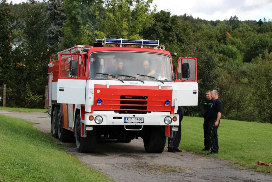Královédvorským hasičům nová technika. Starší vozidlo posílí jednotku v Mladějově