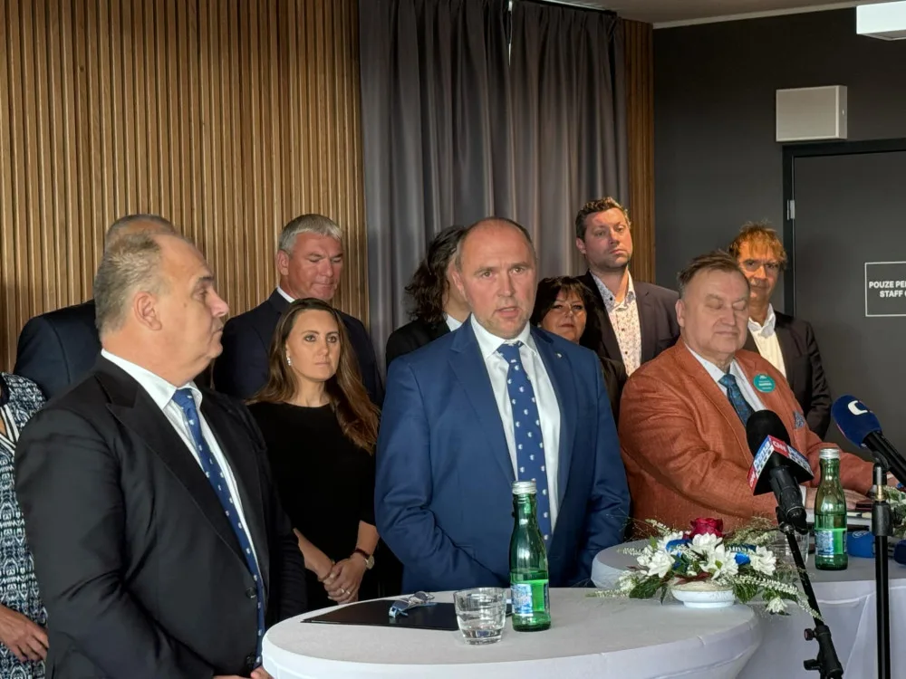 Politici v Královéhradeckém kraji podepsali koaliční smlouvu. Současný hejtman míří do opozice
