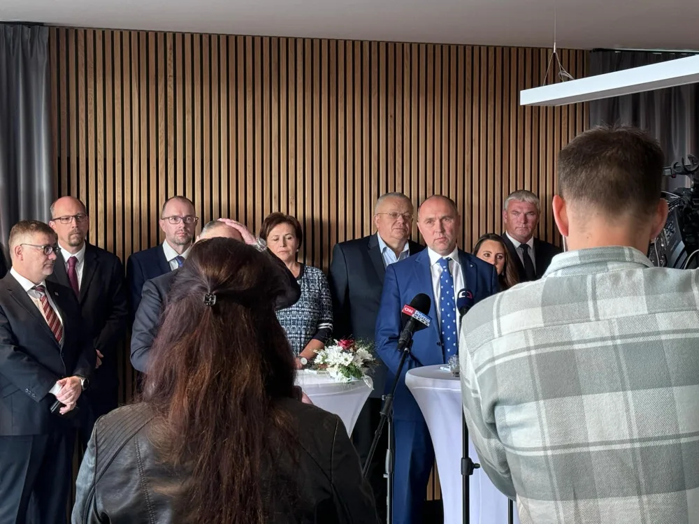 Politici v Královéhradeckém kraji podepsali koaliční smlouvu. Současný hejtman míří do opozice