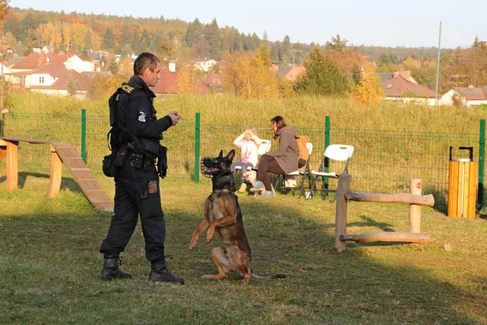 Dvůr Králové nad Labem otevřelo nové psí hřiště