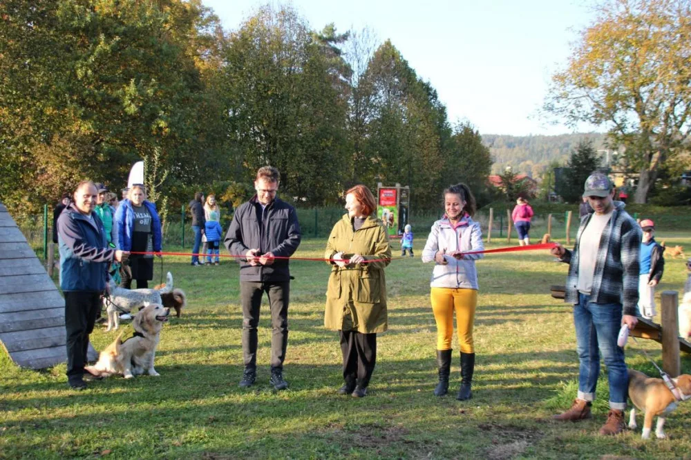 Dvůr Králové nad Labem otevřelo nové psí hřiště