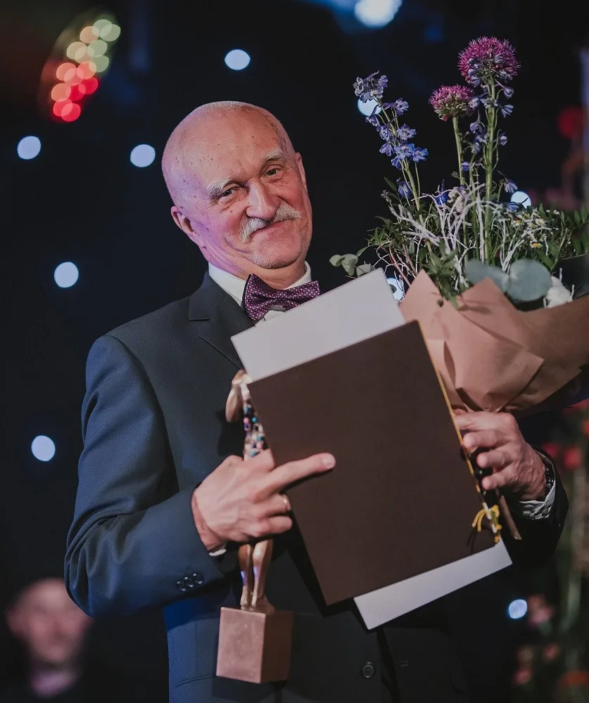 Ivan Škaloud při přebírání ceny Primus inter pares