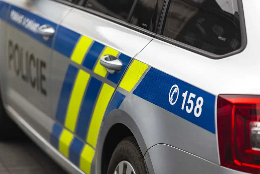 Policie v Hradci Králové zadržela muže, na kterého byl vydán zatykač