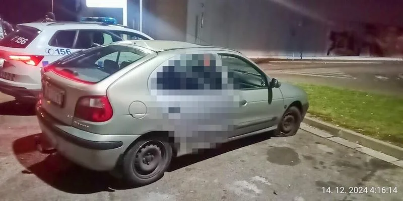 Po vánočním večírku nasedl do auta a chtěl jet domů. Nadýchal přes dvě promile, nikdy neměl řidičák